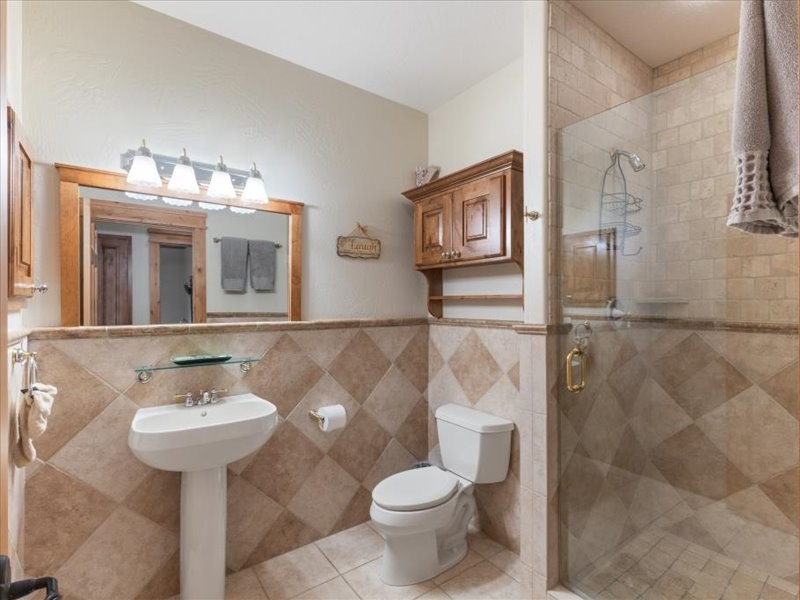 West Yellowstone, Montana 59758, United States, 6 Bedrooms Bedrooms, ,4 BathroomsBathrooms,Residential,Active,49804