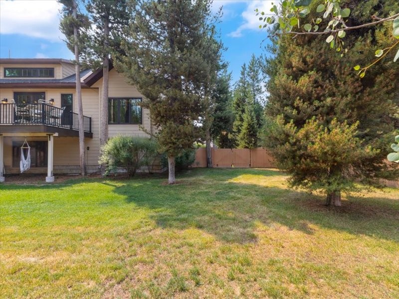 West Yellowstone, Montana 59758, United States, 6 Bedrooms Bedrooms, ,4 BathroomsBathrooms,Residential,Active,49804