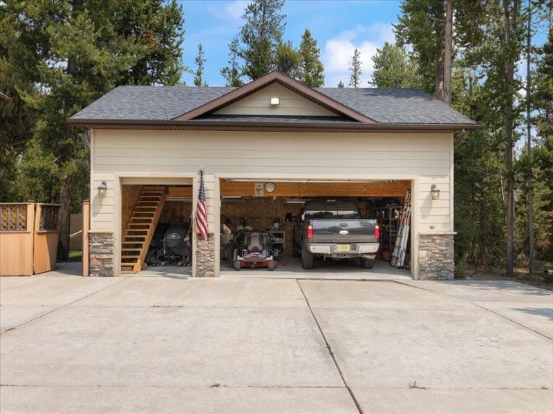 West Yellowstone, Montana 59758, United States, 6 Bedrooms Bedrooms, ,4 BathroomsBathrooms,Residential,Active,49804