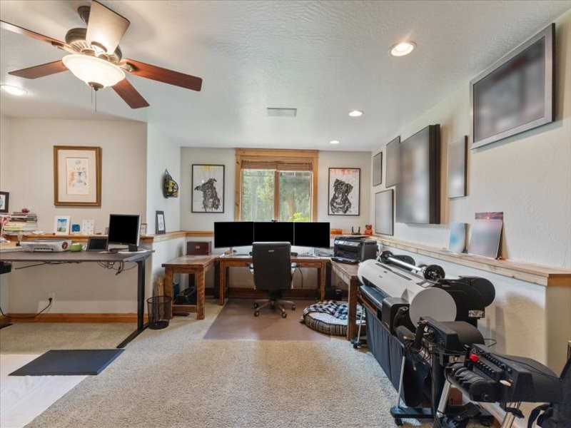 West Yellowstone, Montana 59758, United States, 6 Bedrooms Bedrooms, ,4 BathroomsBathrooms,Residential,Active,49804