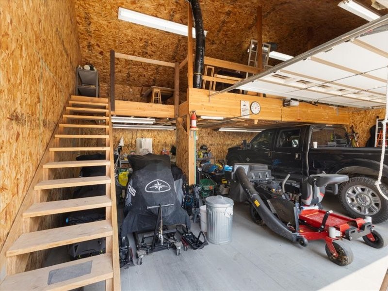 West Yellowstone, Montana 59758, United States, 6 Bedrooms Bedrooms, ,4 BathroomsBathrooms,Residential,Active,49804