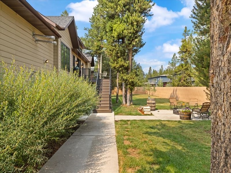 West Yellowstone, Montana 59758, United States, 6 Bedrooms Bedrooms, ,4 BathroomsBathrooms,Residential,Active,49804