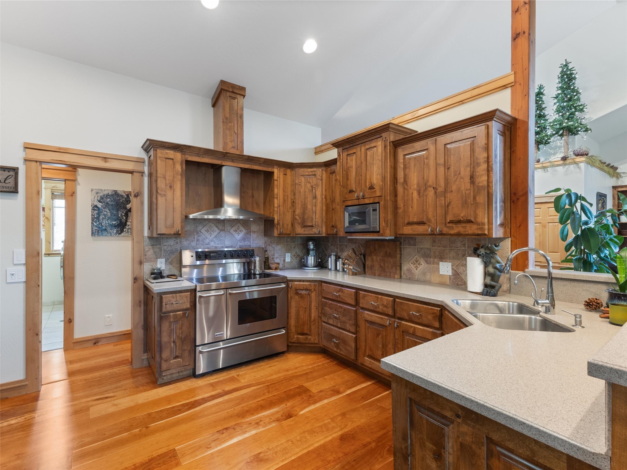 West Yellowstone, Montana 59758, United States, 6 Bedrooms Bedrooms, ,4 BathroomsBathrooms,Residential,Active,49804