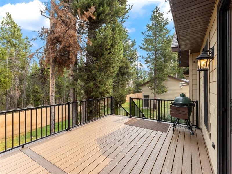 West Yellowstone, Montana 59758, United States, 6 Bedrooms Bedrooms, ,4 BathroomsBathrooms,Residential,Active,49804