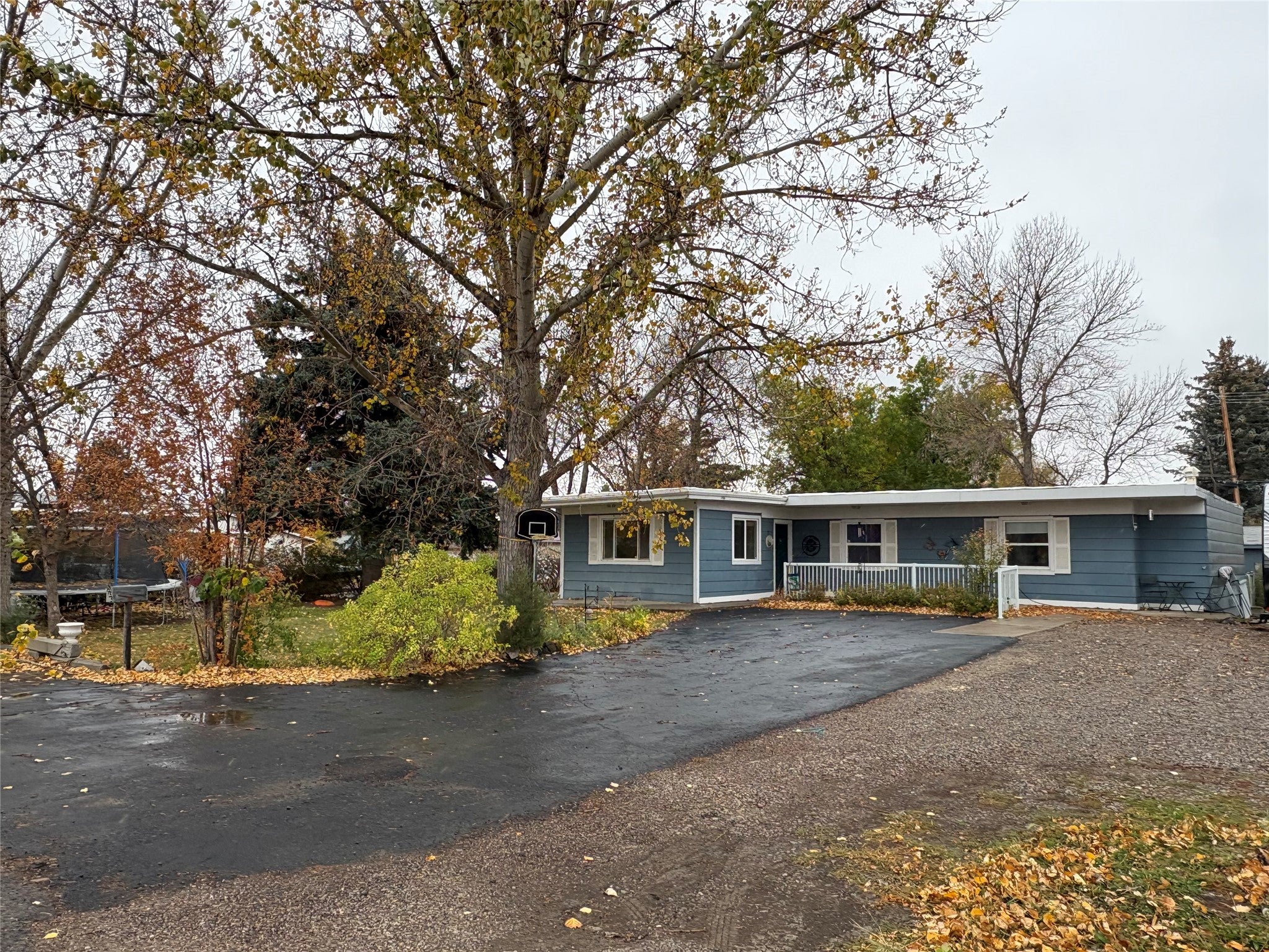 933 Oilfield Avenue
