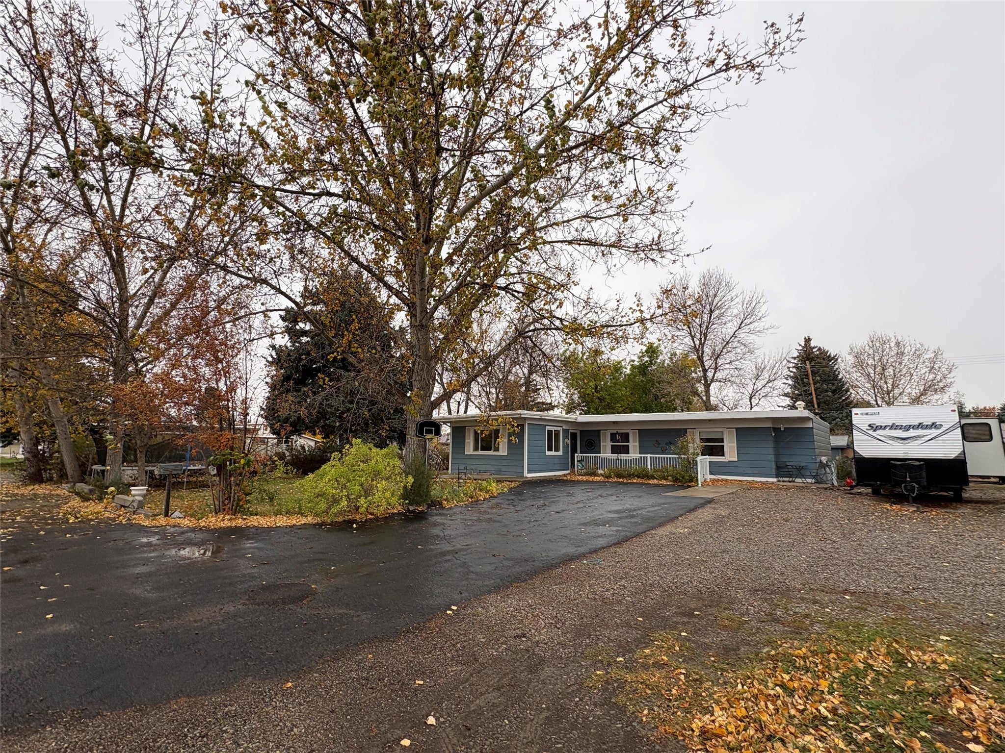 933 Oilfield Avenue