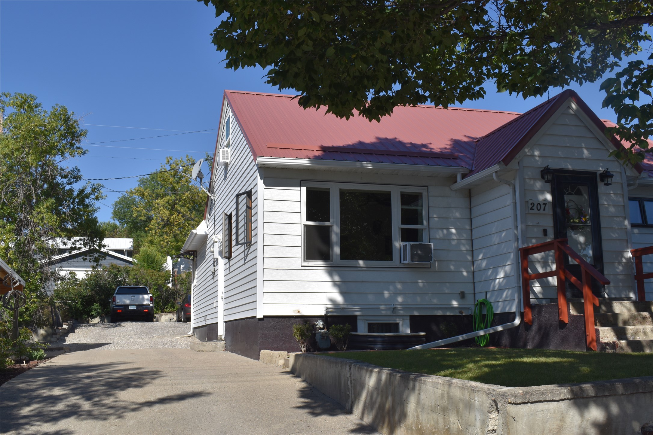 207 9th Avenue S