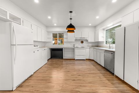 Tiny photo for 110 Hillcrest Loop, Missoula, MT 59803 (MLS # 30067773)