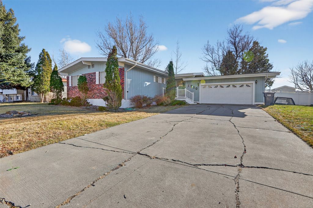 Photo of 1220 26th Avenue SW, Great Falls, MT 59404 (MLS # 30065352)