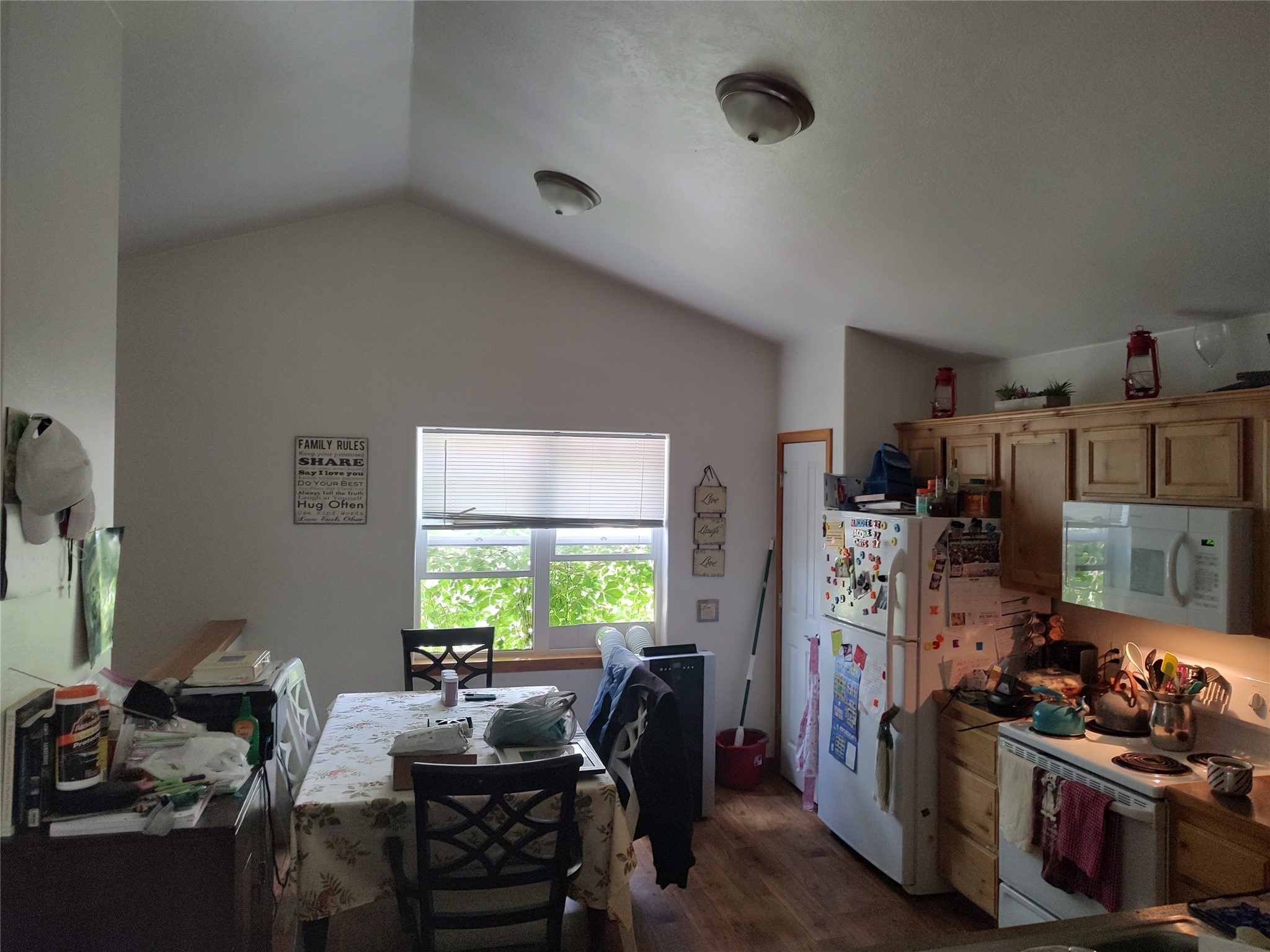 2426 & 2424B Ernest Avenue