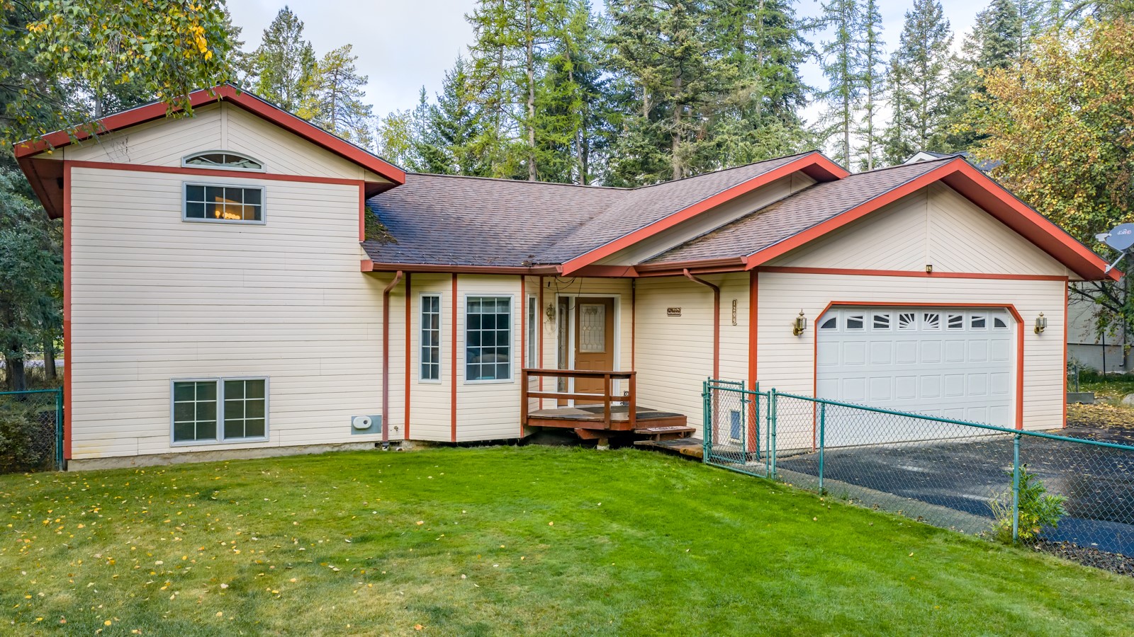 1295 Tamarack Lane