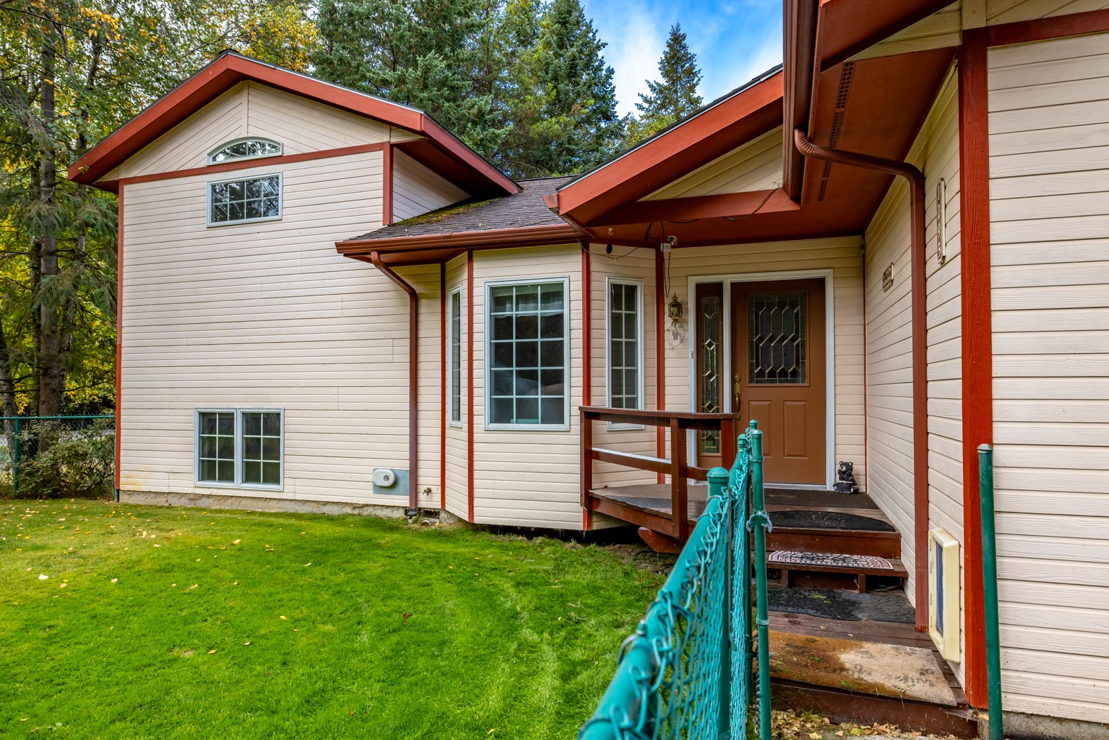 1295 Tamarack Lane