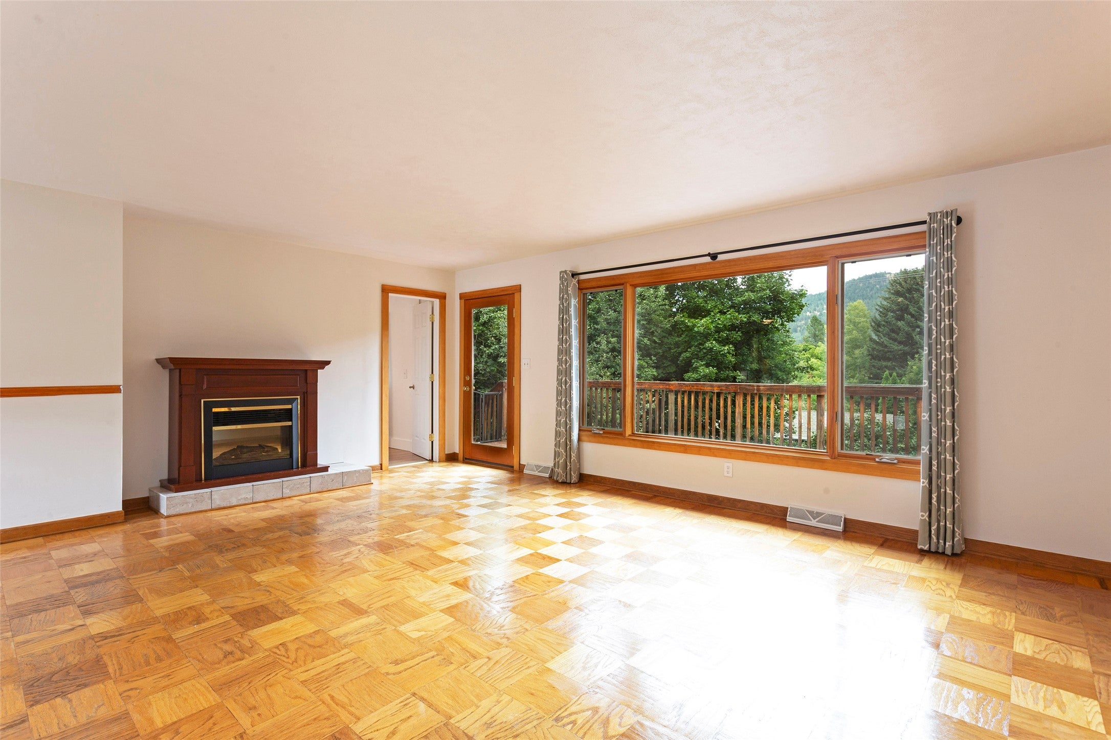 2412 Skyline Drive