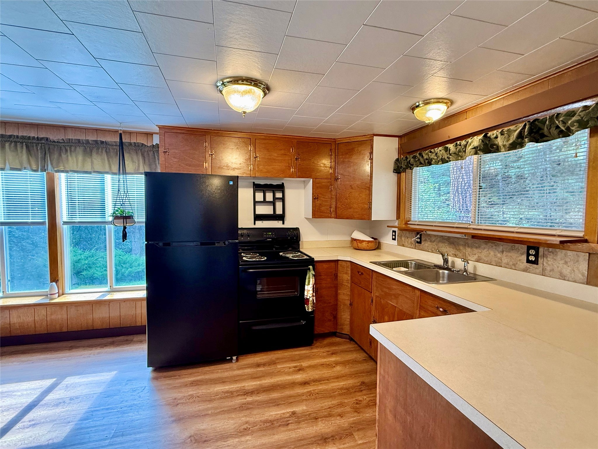 251 River Road W