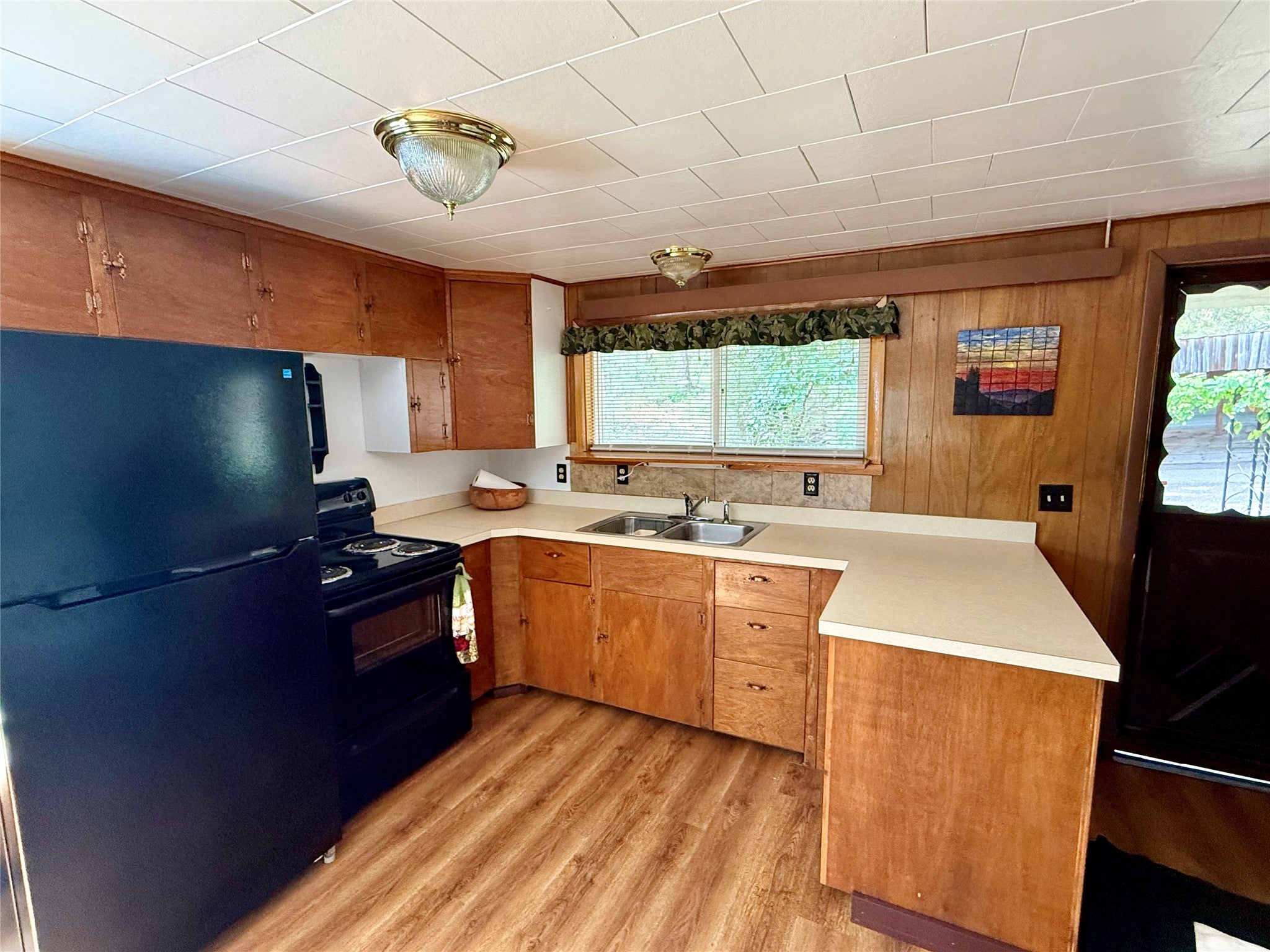 251 River Road W