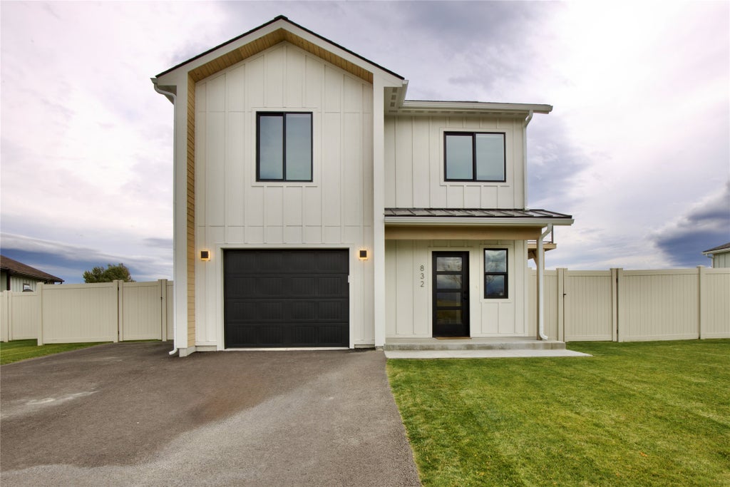 Photo of 832 Bearhat Mountain Road, Kalispell, MT 59901 (MLS # 30079226)