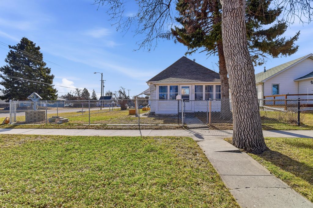 Photo of 3526 5th Avenue N, Great Falls, MT 59401 (MLS # 30065820)