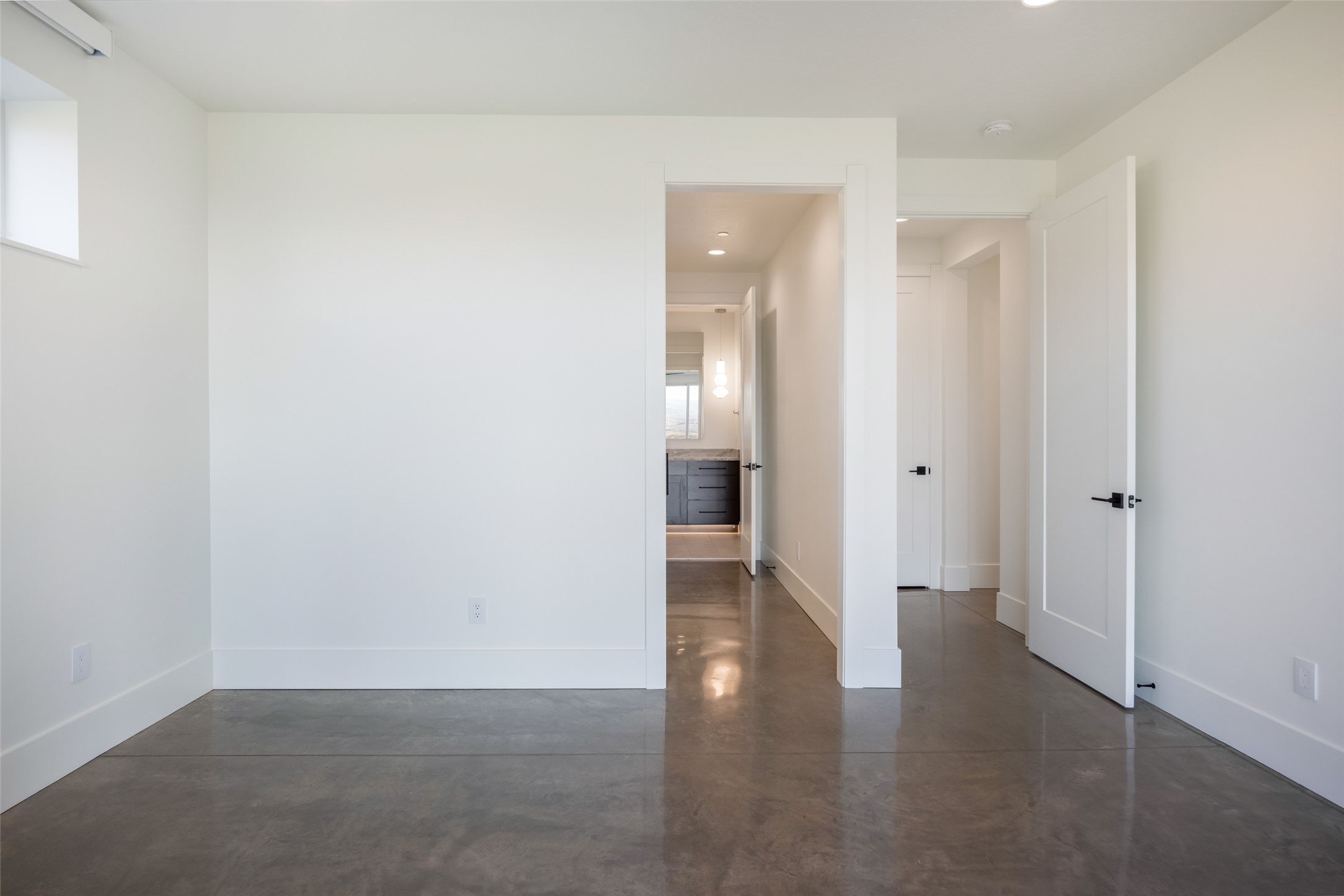 Missoula, Montana 59808, United States, 4 Bedrooms Bedrooms, ,5 BathroomsBathrooms,Residential,Active,164912