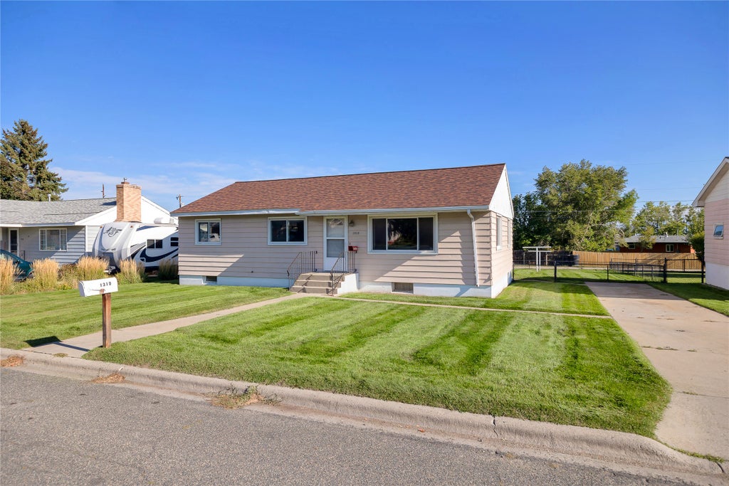 Photo of 1310 Peosta Avenue, Helena, MT 59601 (MLS # 30078944)