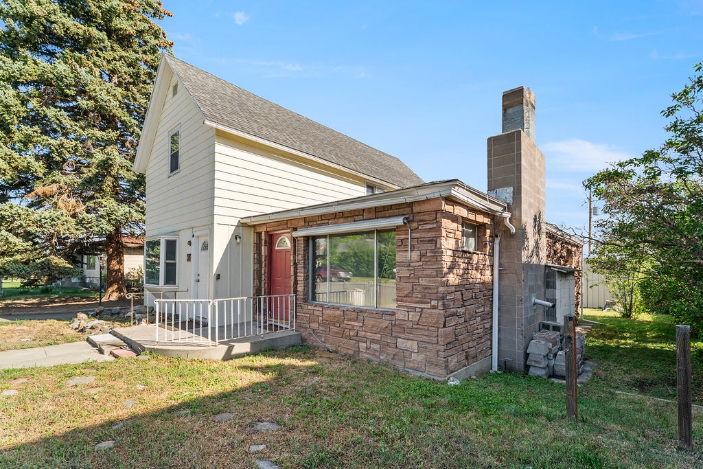 Photo of 1016 Peosta Avenue, Helena, MT 59601 (MLS # 30071664)