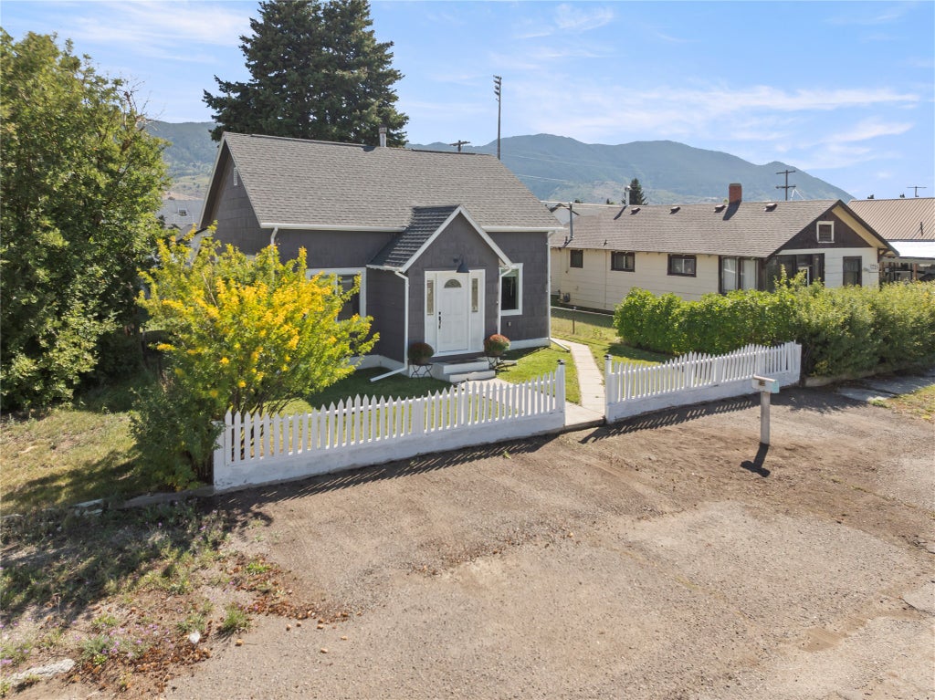 Photo of 1720 Thomas Avenue, Butte, MT 59701 (MLS # 30078363)