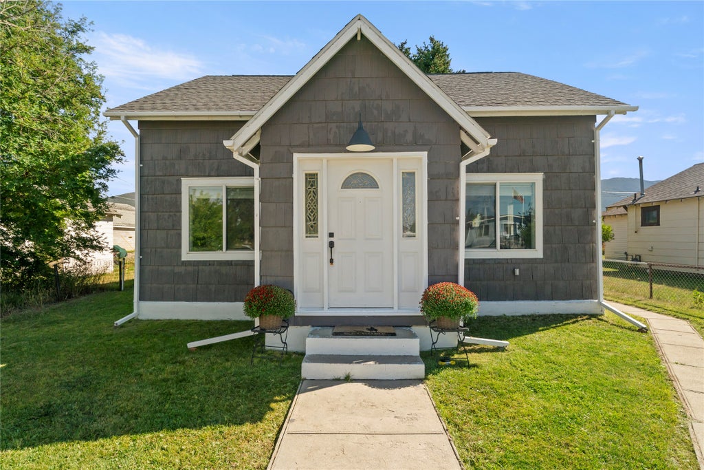 Photo of 1720 Thomas Avenue, Butte, MT 59701 (MLS # 30078363)