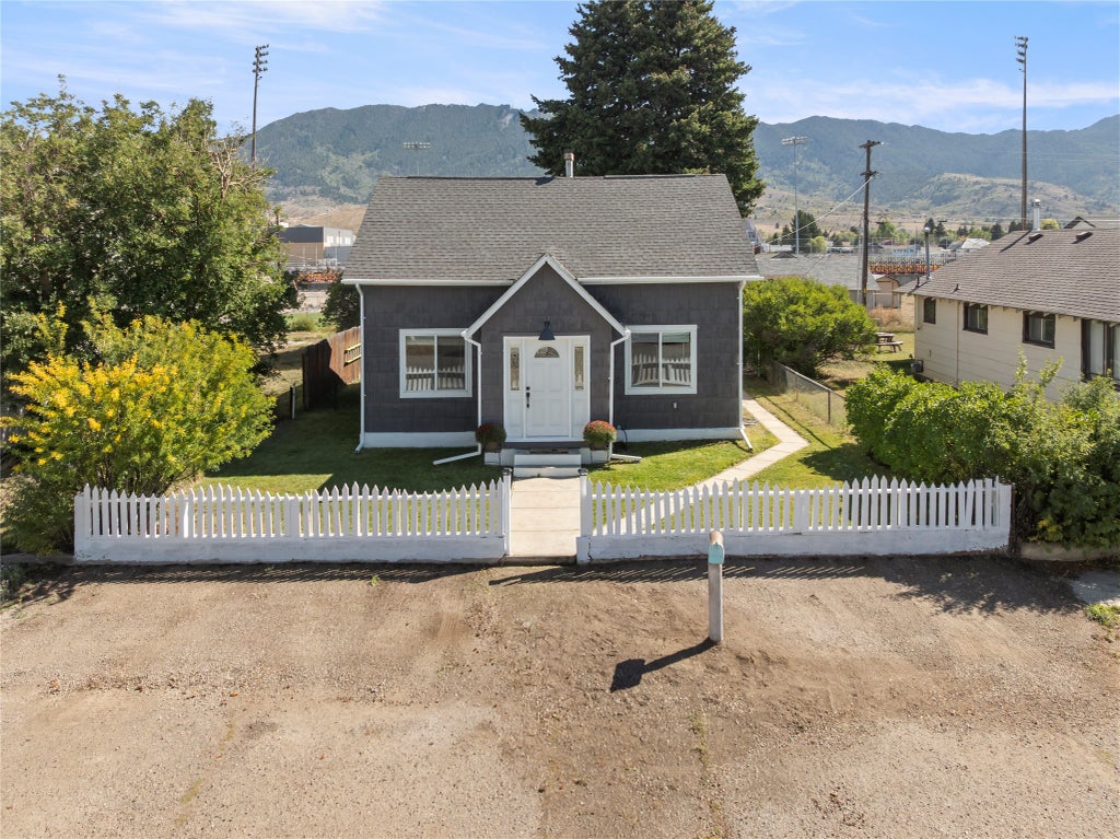 Photo of 1720 Thomas Avenue, Butte, MT 59701 (MLS # 30078363)