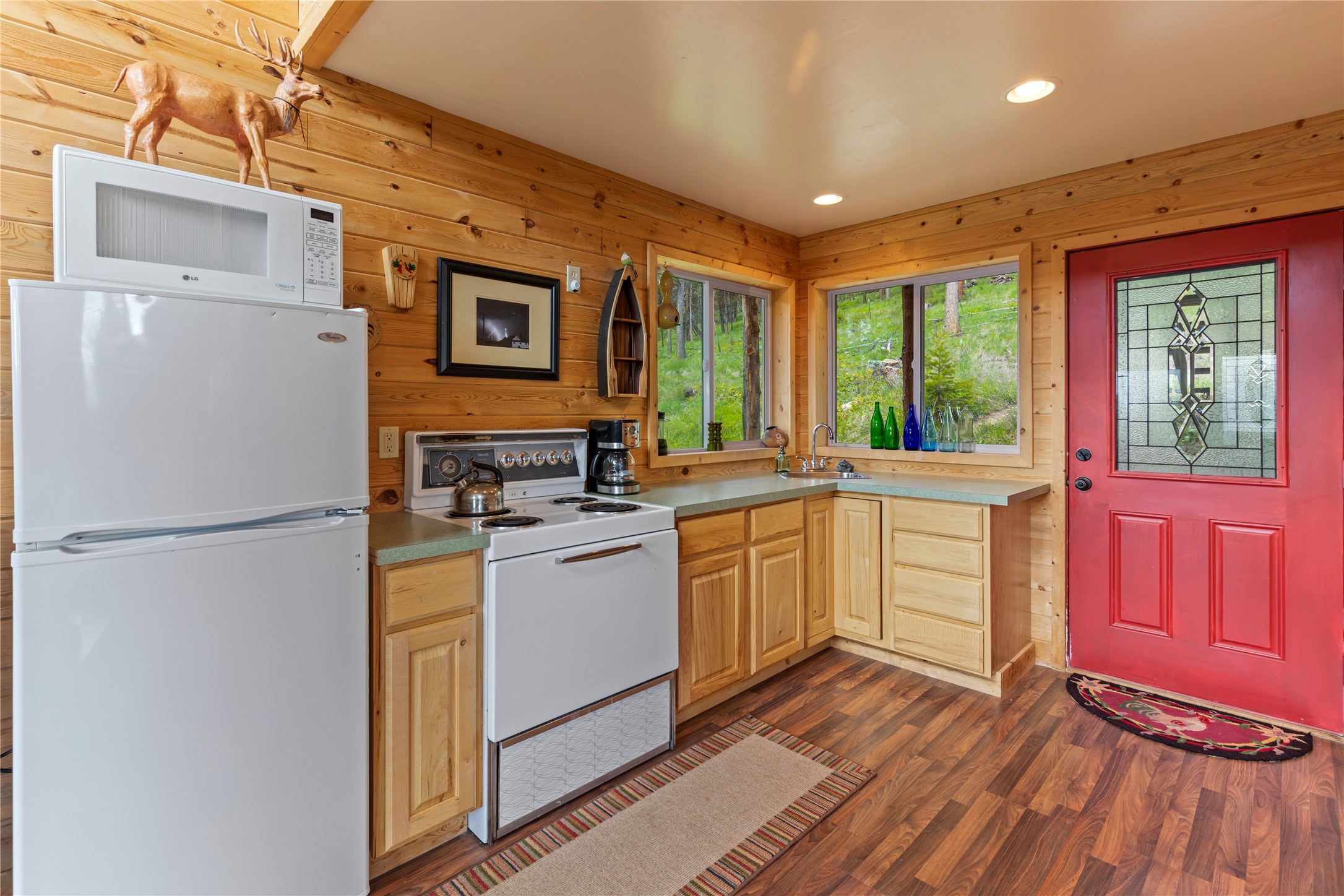 Proctor, Montana 59929, United States, 2 Bedrooms Bedrooms, ,2 BathroomsBathrooms,Residential,Active,57580