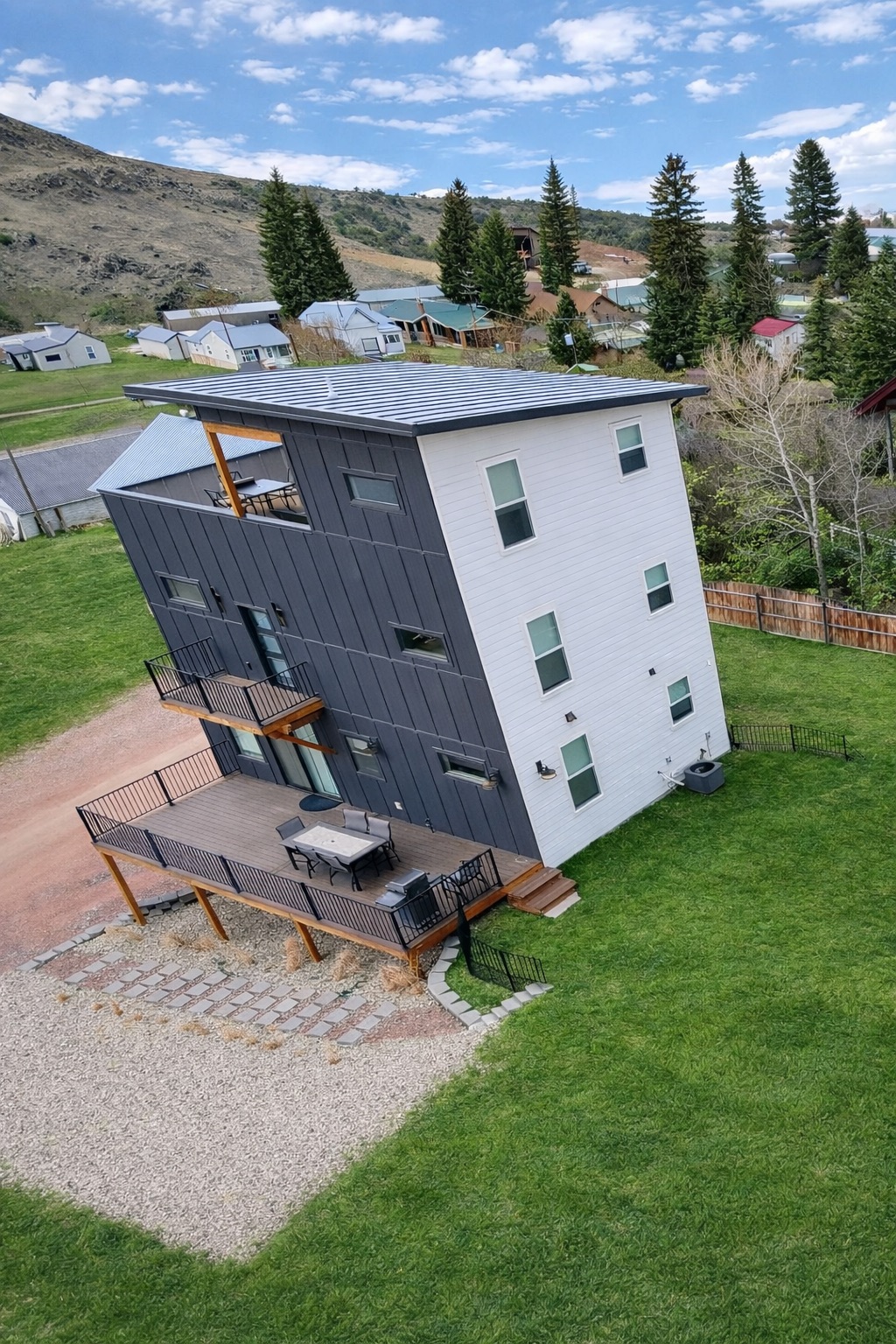 217 W Granite Street