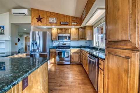 Tiny photo for 675 Warbler Lane, Corvallis, MT 59828 (MLS # 30070760)