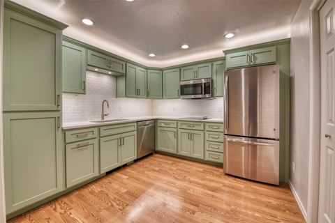 Tiny photo for 675 Warbler Lane, Corvallis, MT 59828 (MLS # 30070760)