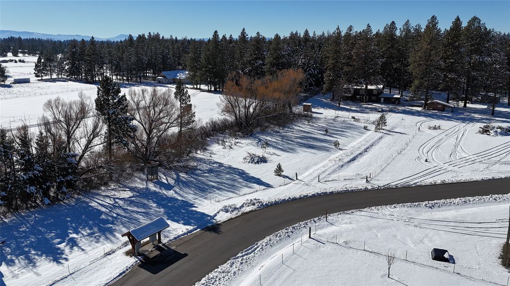 Photo of 158 Lynnewood Drive, Columbia Falls, MT 59912 (MLS # 30066112)