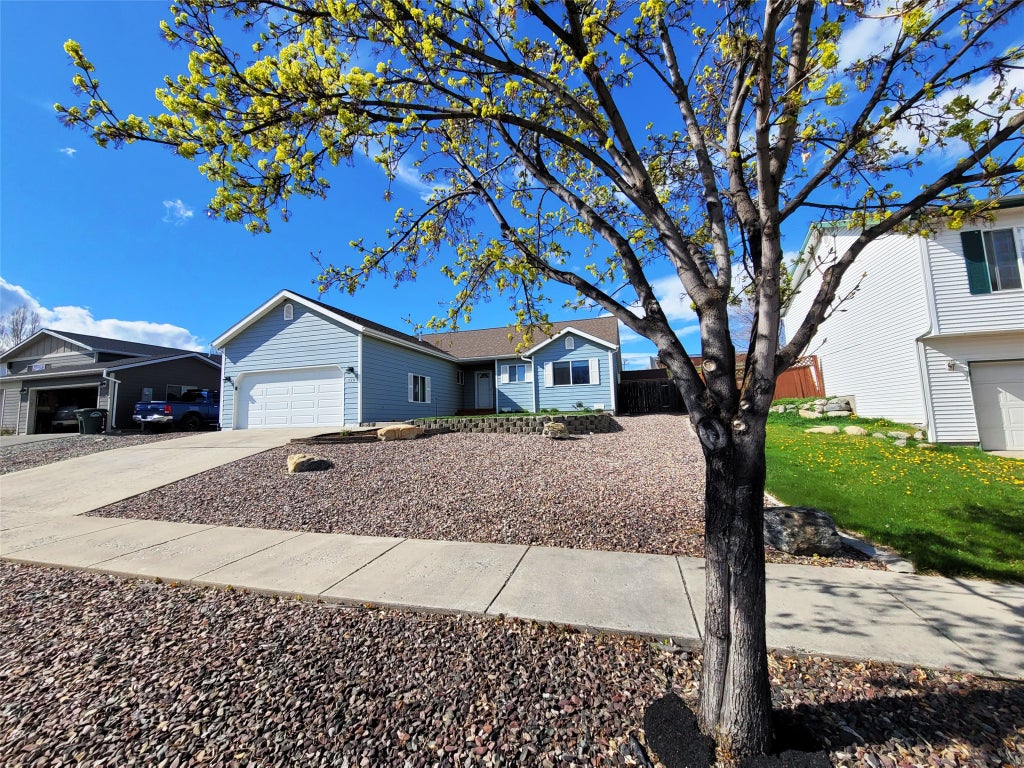 Photo of 320 Buttercup Loop, Kalispell, MT 59901 (MLS # 30078000)