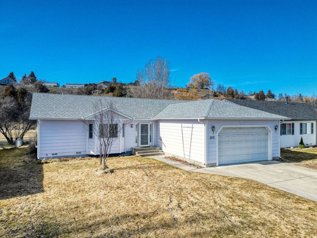 Photo of 203 W Nicklaus Avenue, Kalispell, MT 59901 (MLS # 30066153)