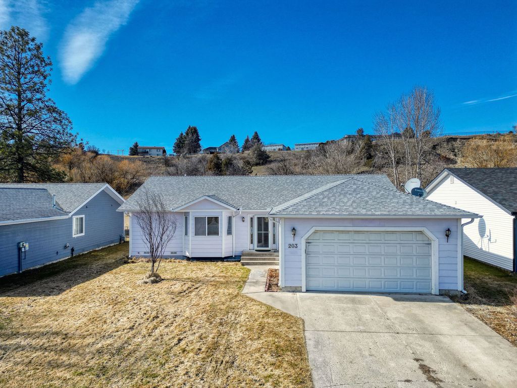 Photo of 203 W Nicklaus Avenue, Kalispell, MT 59901 (MLS # 30066153)