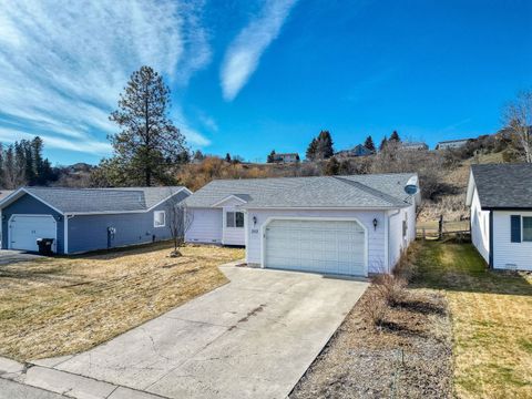 Photo of 203 W Nicklaus Avenue, Kalispell, MT 59901 (MLS # 30066153)