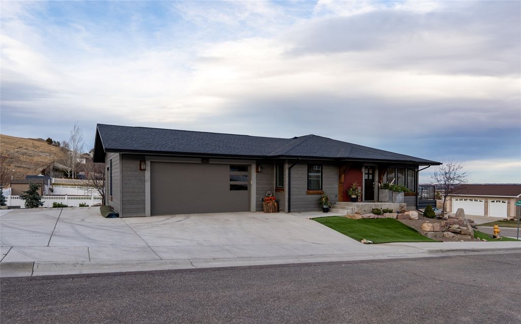 Photo of 3404 Kingwood Drive, Great Falls, MT 59404 (MLS # 30062140)