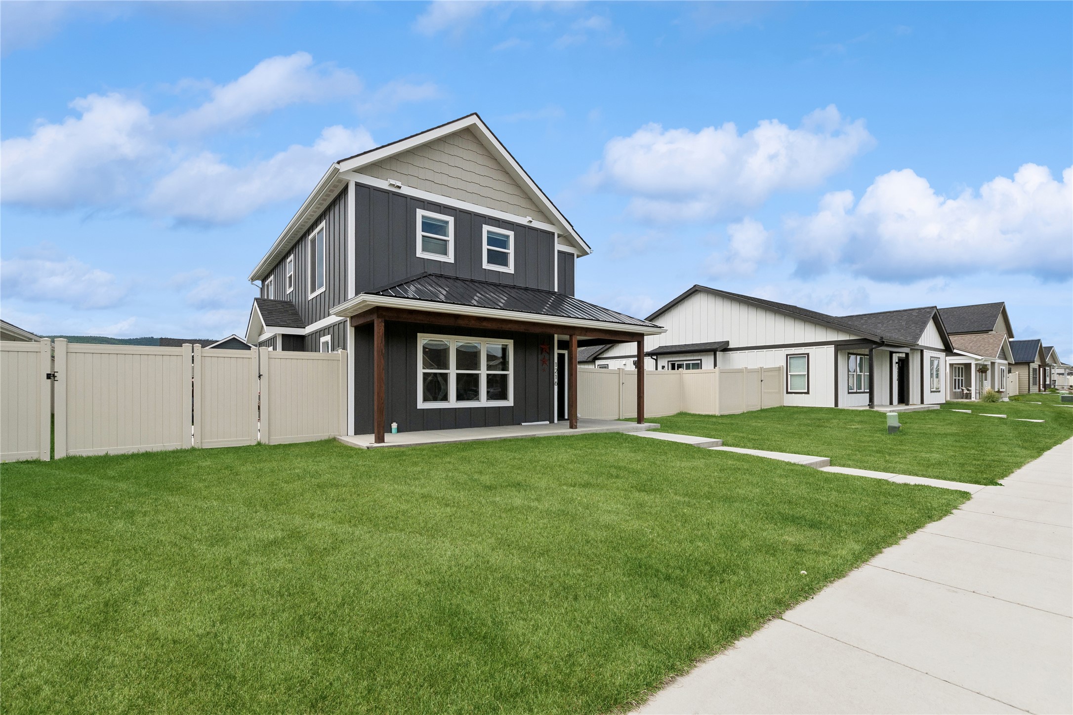 1216 Longfellow Trail
