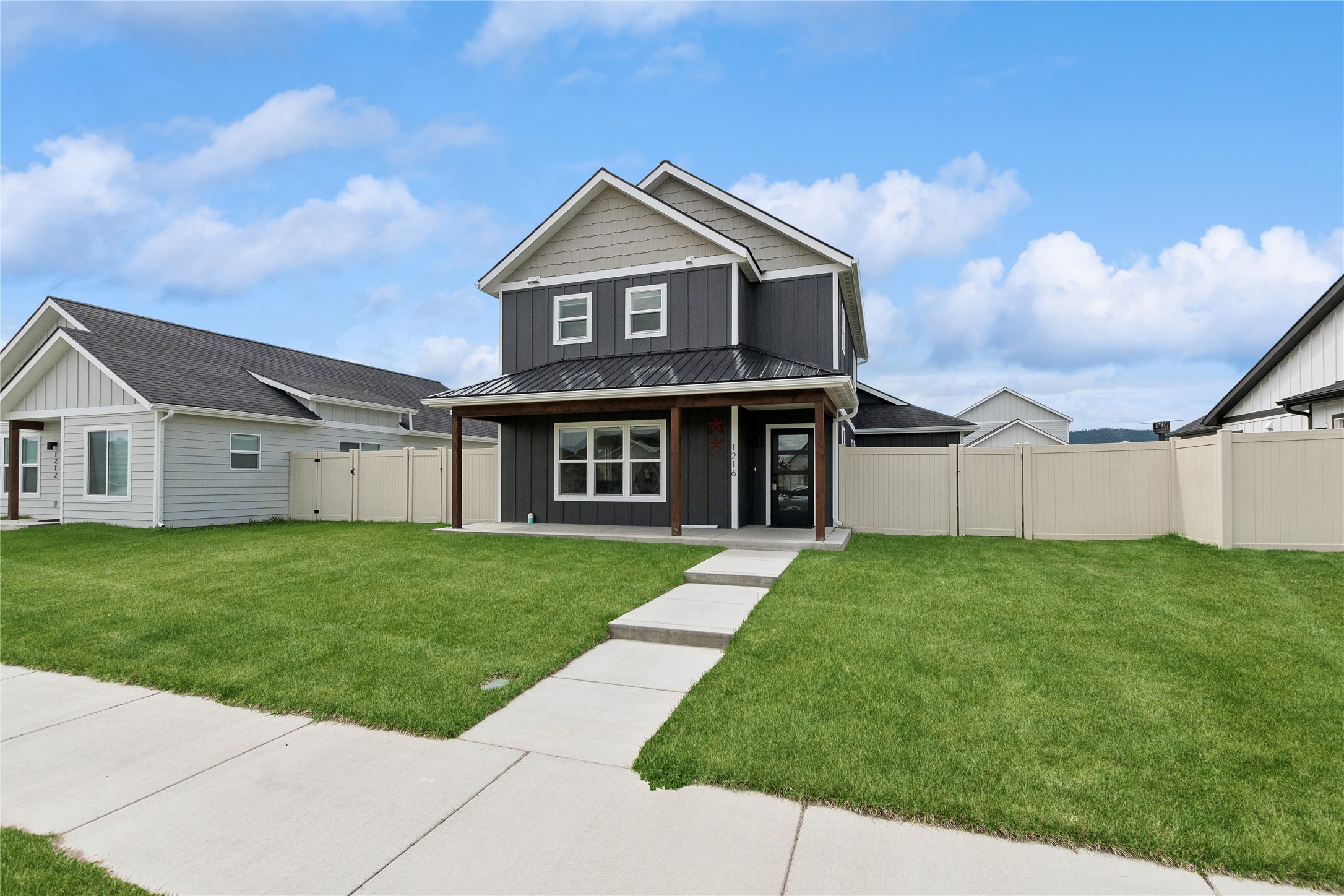 1216 Longfellow Trail