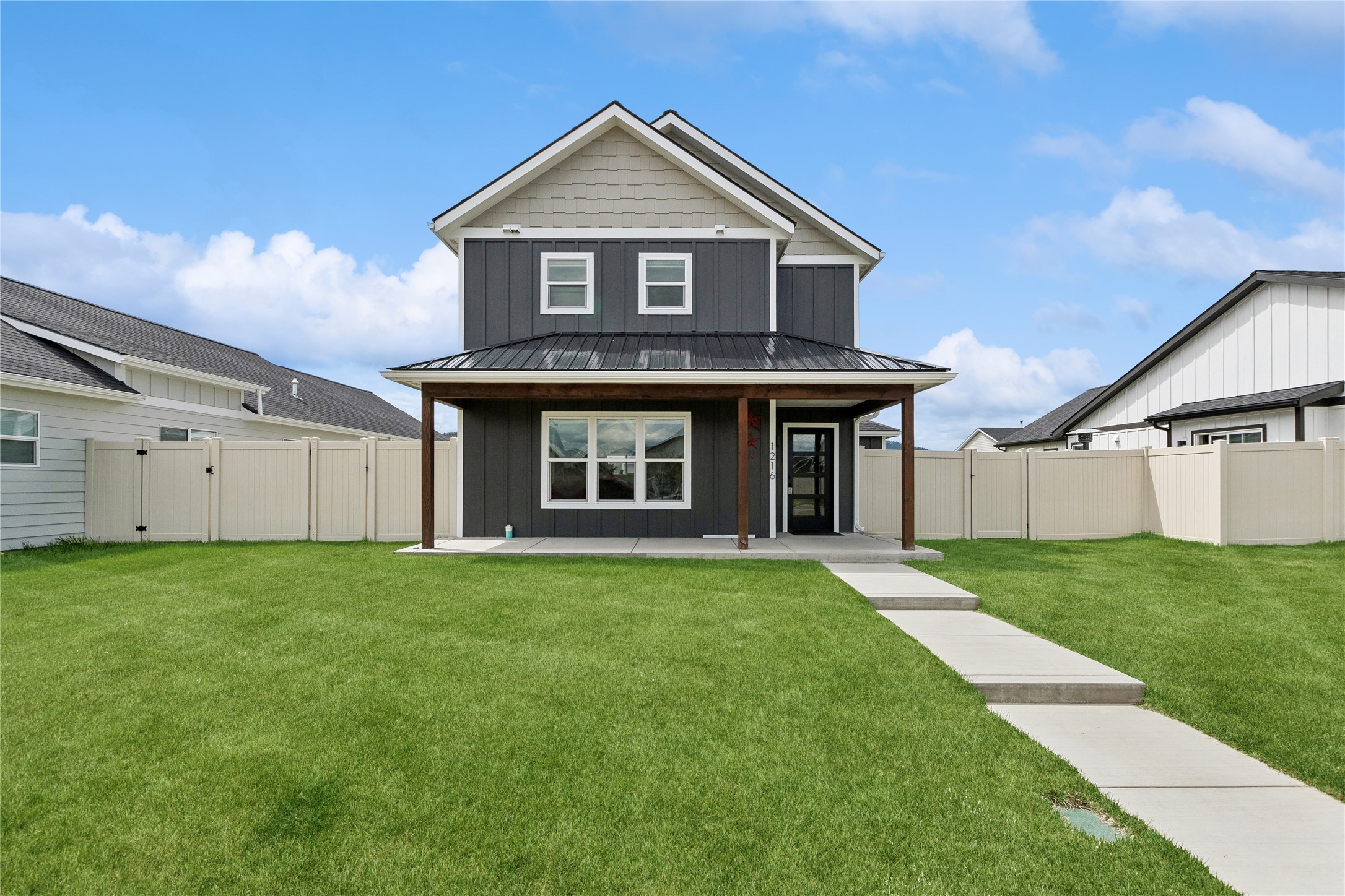 1216 Longfellow Trail