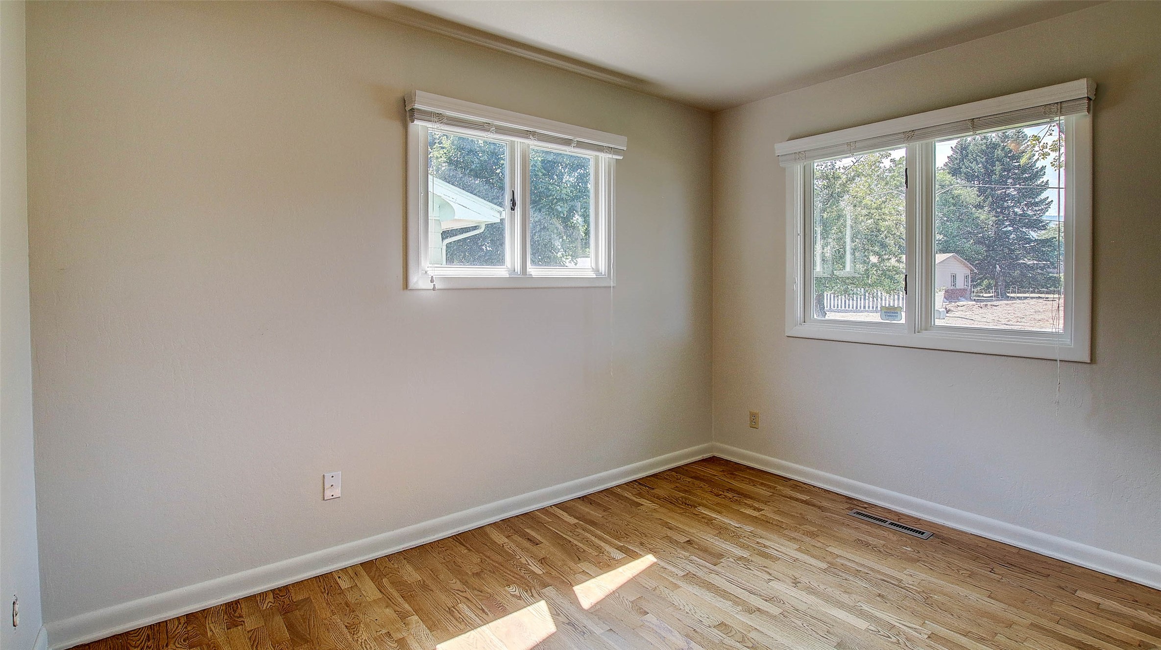 Missoula, Montana 59803, United States, 2 Bedrooms Bedrooms, ,2 BathroomsBathrooms,Residential,Pending,46823