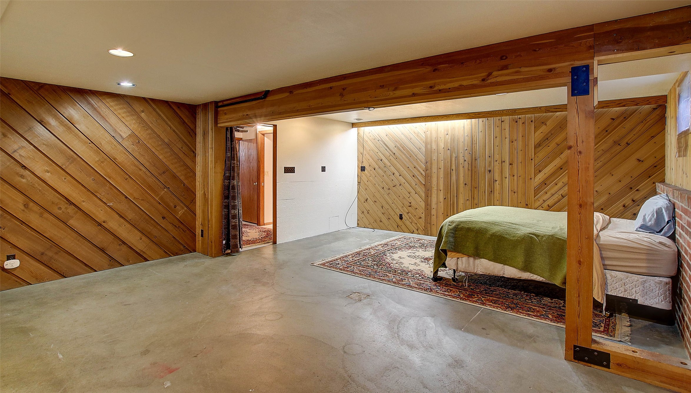 Missoula, Montana 59803, United States, 2 Bedrooms Bedrooms, ,2 BathroomsBathrooms,Residential,Pending,46823