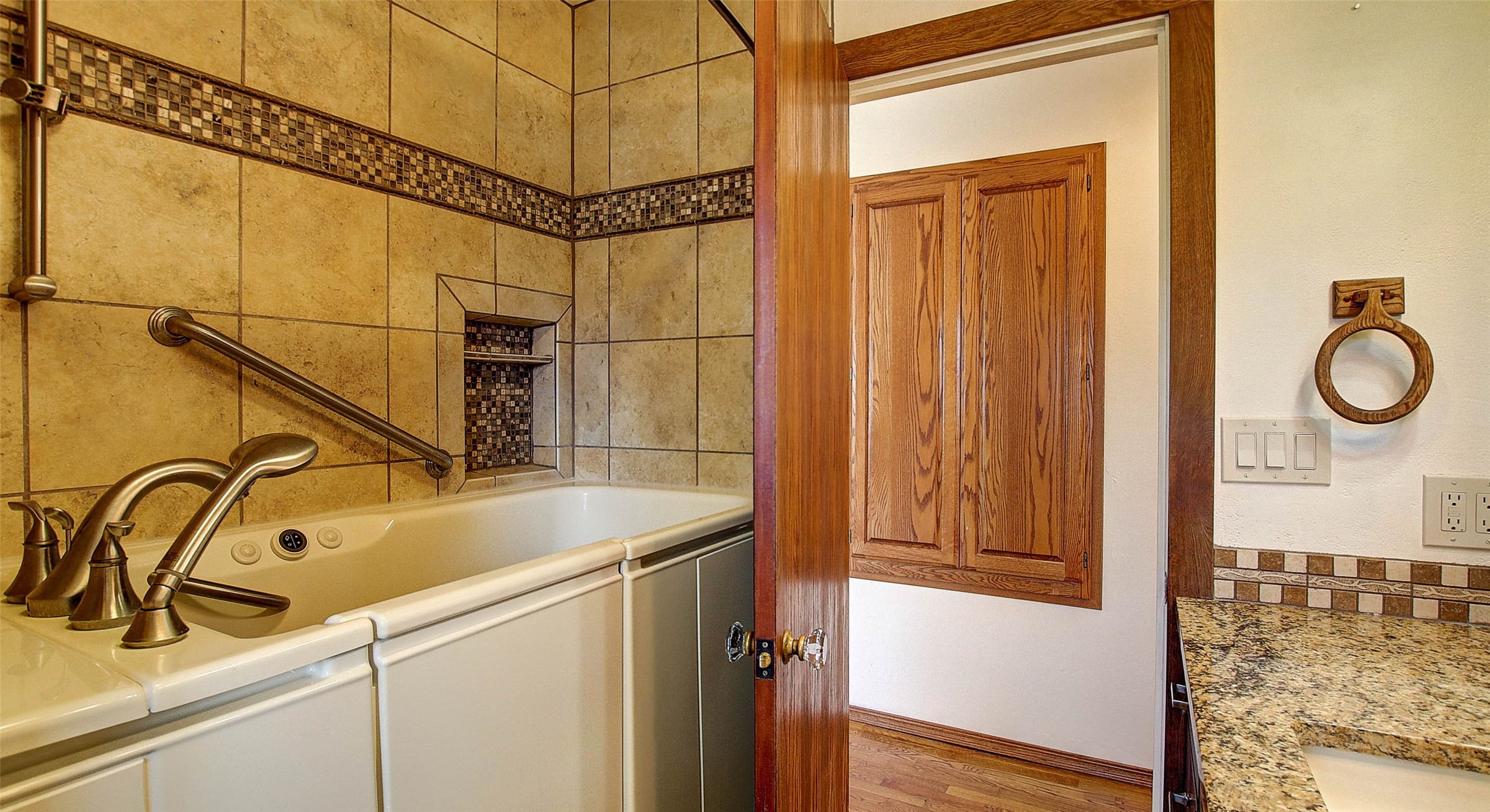 Missoula, Montana 59803, United States, 2 Bedrooms Bedrooms, ,2 BathroomsBathrooms,Residential,Pending,46823