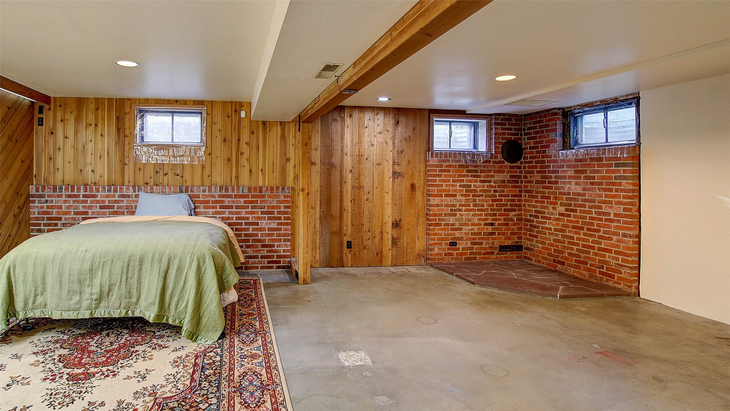 Missoula, Montana 59803, United States, 2 Bedrooms Bedrooms, ,2 BathroomsBathrooms,Residential,Pending,46823