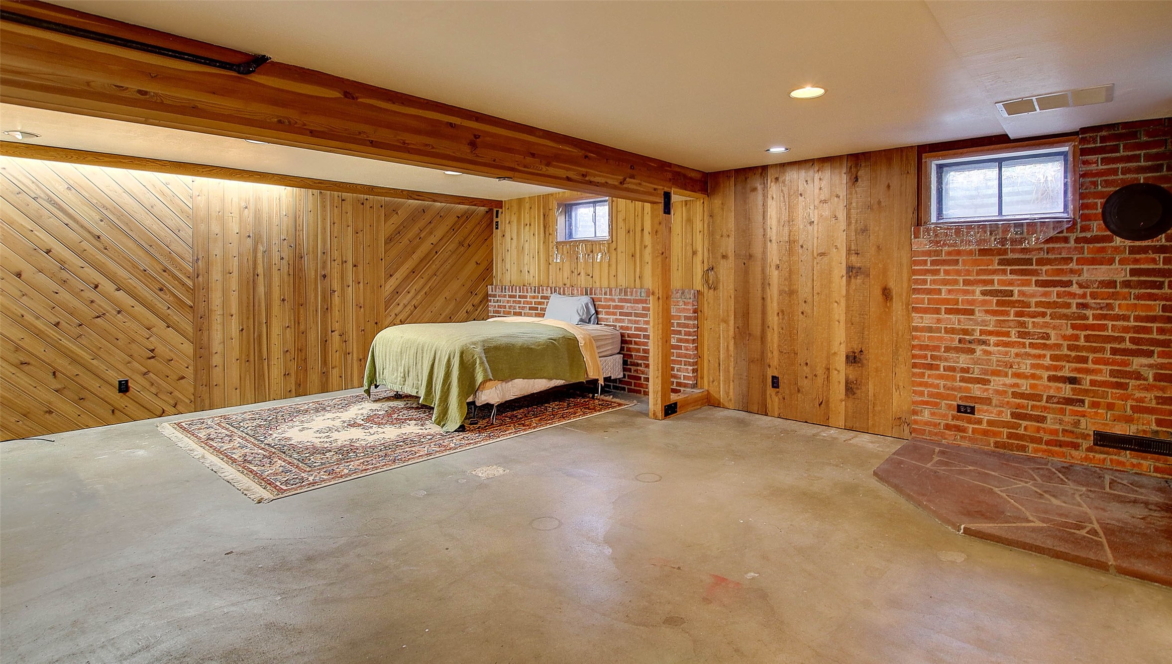 Missoula, Montana 59803, United States, 2 Bedrooms Bedrooms, ,2 BathroomsBathrooms,Residential,Pending,46823