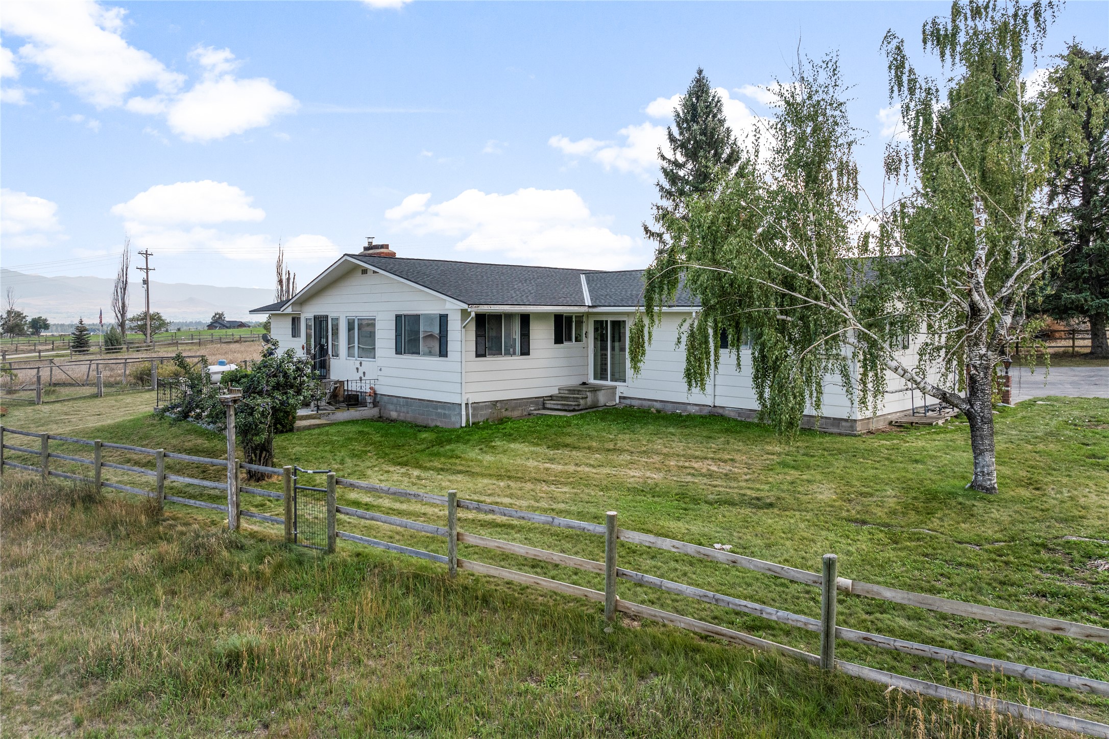 803 Indian Prairie Loop