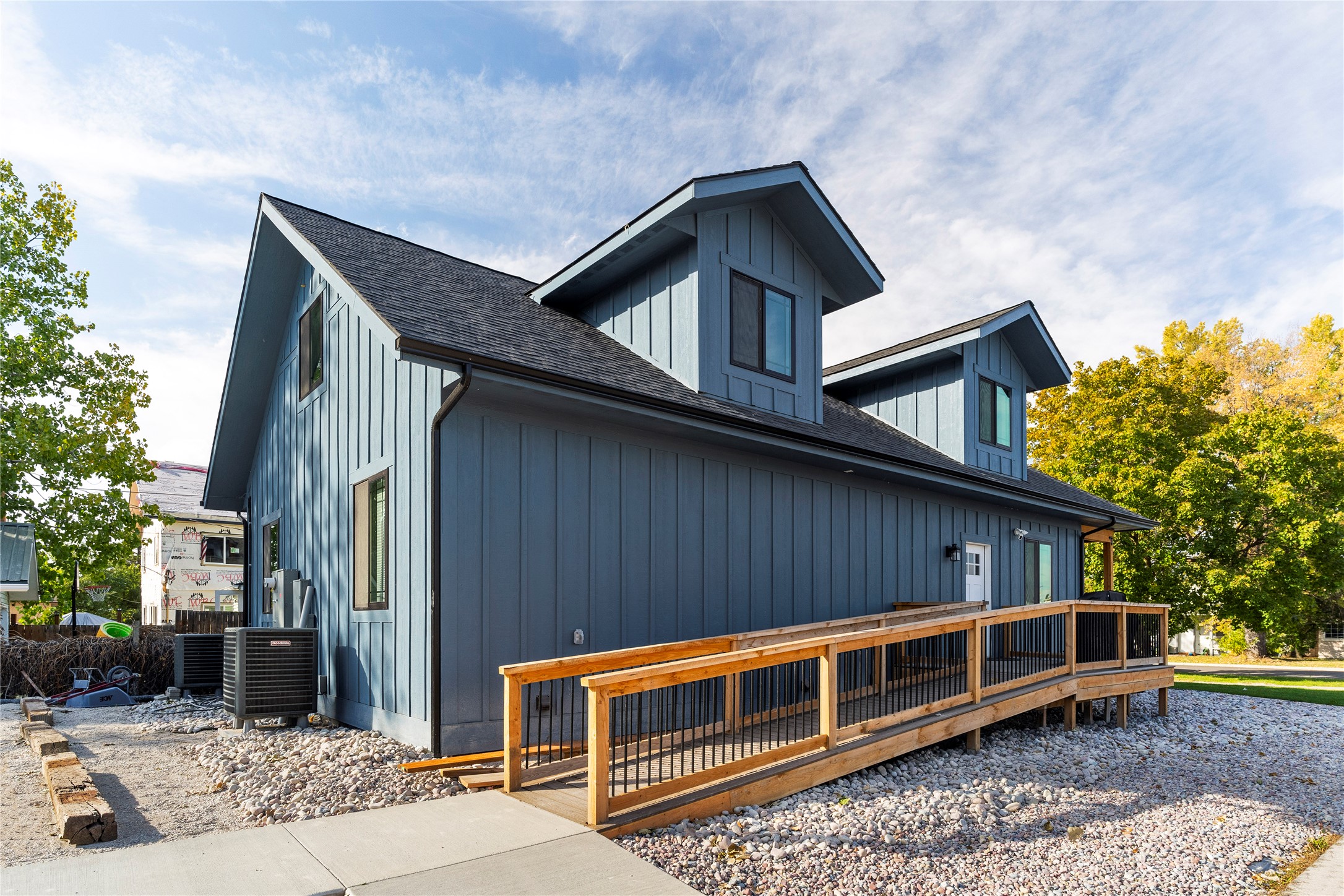 101 4th Avenue W