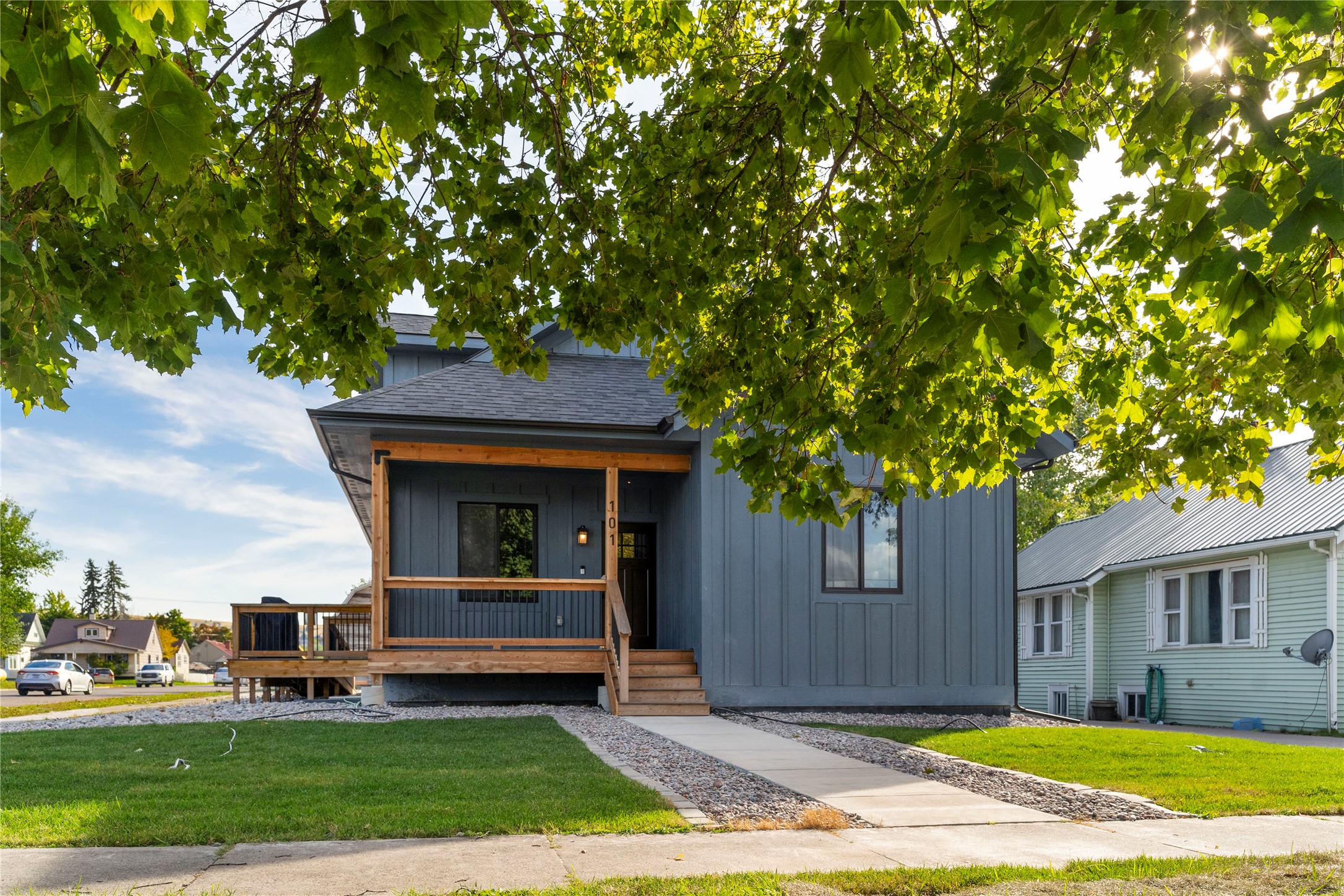101 4th Avenue W