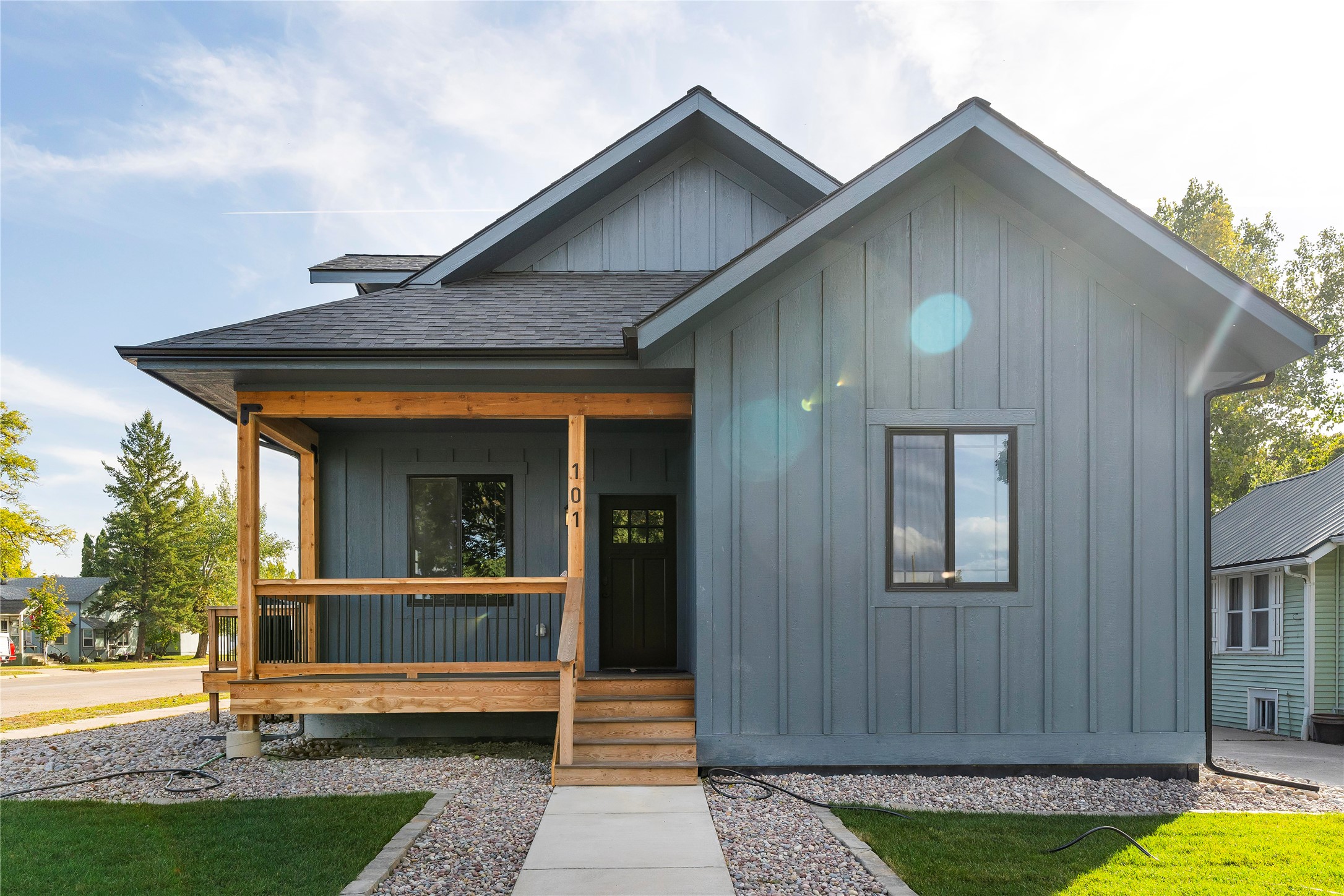 101 4th Avenue W