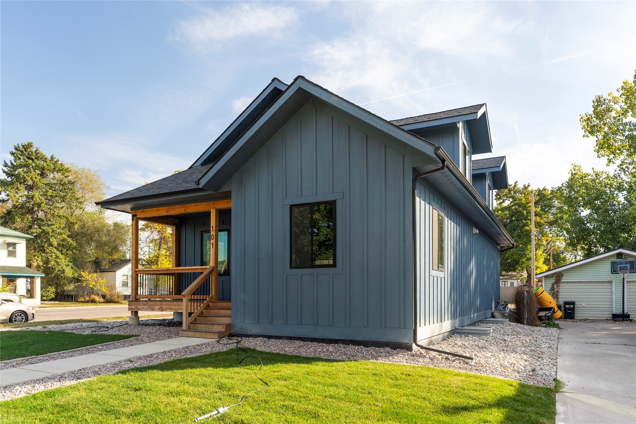 101 4th Avenue W